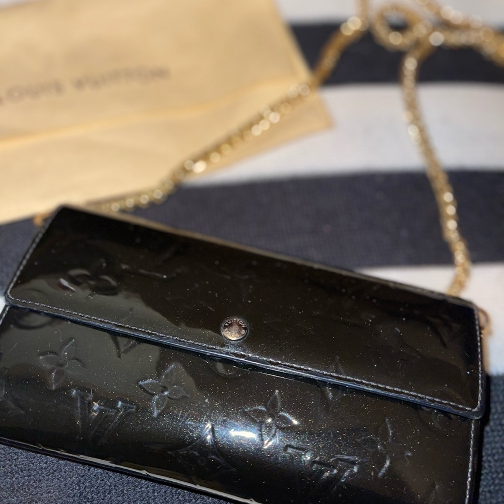 Louis Vuitton Black Vernis Sarah Wallet On Chain